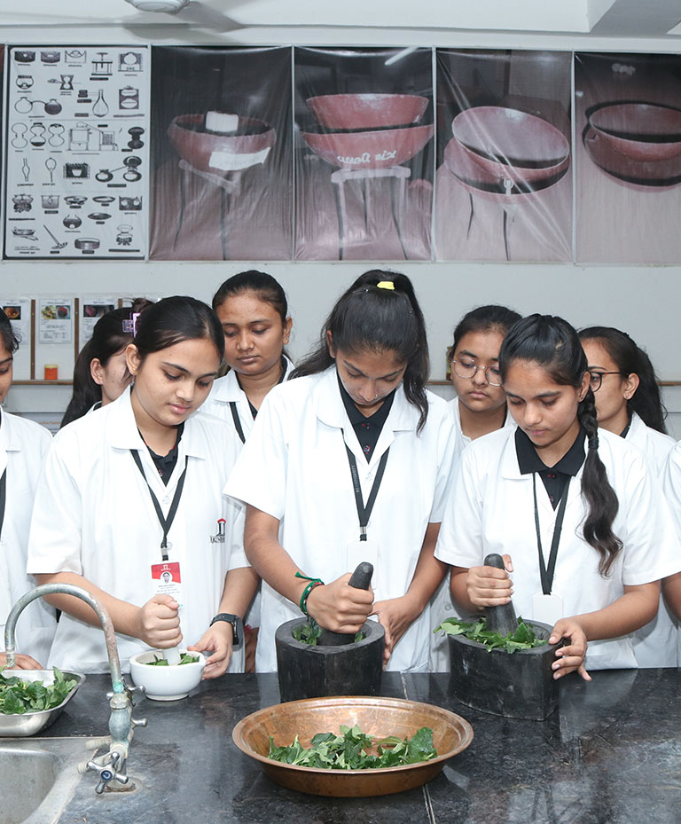 RK_University_Best_College_In_Rajkot_Gujarat_India.jpg